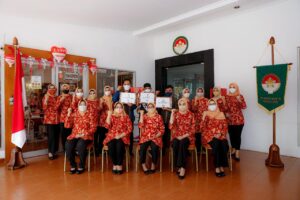 Tingkatkan Kepedulian Sosial, DWP Kemensetneg Berikan Bantuan Dana Pendidikan