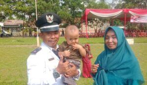 Dari Lapangan Krida Tama Kades Srikaton Gaungkan Pekik Kemerdekaan ” Merdeka ! “