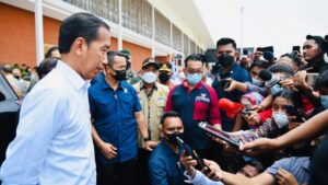 Semua Warga Harus Menghormati Proses Hukum Karena Semua Warga Sama Di Mata Hukum 