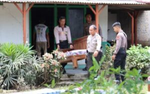 Ratusan Personil Polri Diturunkan Di Candipuro Bantu Warga Terdampak  Banjir Lamsel 