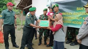 Danramil 0421-09/TJB.Bersama Forkopimcam Tanjung Bintang  Bersilaturrohmi Dan Memberikan Bantuan Kepada  Keluarga  Kategori Stunting di Desa Jati Baru