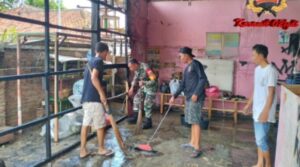 Babinsa Kodim 0421/Ls Sambangi dan bantu korban Kebakaran