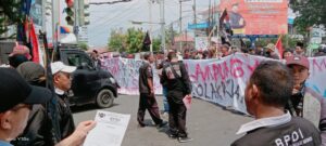 Demo, BPDI Minta Pemerintah Hentikan Reklamasi Pantai Karang Jaya 