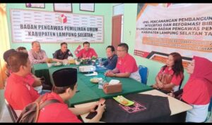 Ketua Bawaslu Kabupaten Lampung Selatan Wazzaki  Meminta Jajarannya Memperketat Pengawasan Pemilu