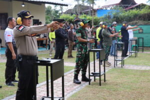 FORKOPIMDA Dan Polres Lampung Barat Melakukan Latihan Menembak Dalam Acara Hari Bhayangkara Ke-78