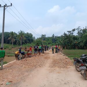 Semangat Tim Penerangan Kodim 0421/Lamsel dalam Program TMMD 120