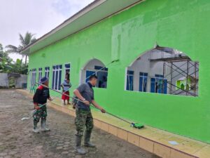 Perehaban Masjid Baiturrahman Diakhir Kegiatan TMMD Kodim 0421/Lampung Selatan Memasuki Tahap Pengecatan