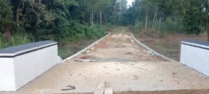 Pemerintah Desa Sidorahayu Kecamatan Waway Karya  Melakukan Pembangunan Gorong – Gorong