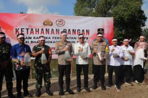 Hari Bhayangkara Ke 78 ,Polda Lampung Melaksanakan Baksos Dan Bansos Di Lampung Selatan