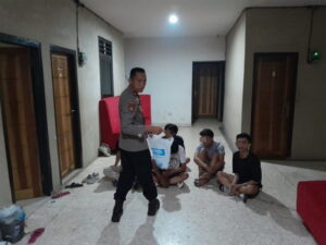Polsek Tanjung Karang Timur Membubarkan Sekelompok Muda Mudi yang Sedang Asik Berkumpul