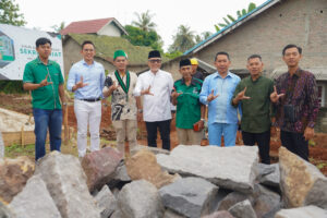Menteri Perdagangan Zulkifli Hasan Melakukan Peletakan Batu Pertama Dalam Pembangunan Sekretariat  HMI Cabang Kalianda di Lampung Selatan