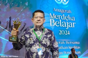 Pj Bupati Tulangbawang Barat Terima Penghargaan Anugerah Merdeka Belajar