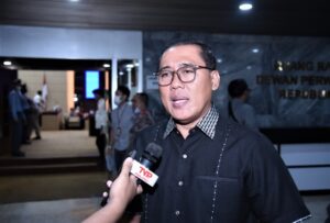 Anggota Komisi II DPR RI  AA Bagus Adhi Mahendra Putra Menyoroti Pencopotan Ketua KPU