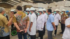 Wakil Ketua DPRD Lampung Selatan  Agus Sartono Mendampingi Menteri Perdagangan PT Charoen Pokphand Feedmill