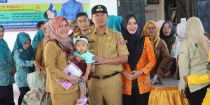 Pj Bupati Lampung Barat Drs. Nukman M.M Meresmikan Kegiatan Peluncuran Pekan Imunisasi Nasional (PIN) Polio Kabupaten Lampung Barat