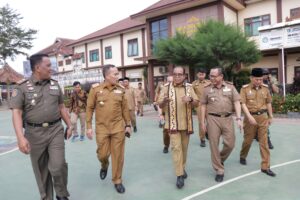 Penjabat Gubernur Lampung Samsudin Melakukan Peninjauan Pelaksanaan Daftar Ulang Penerimaan Peserta Didik Baru