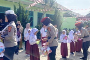 Polwan Polres Pringsewu Menggelar Kegiatan Bakti Kesehatan Yang Penuh Inspirasi