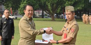Pemkab Lampung Barat Menggelar Serah Terima Jabatan Sekretaris Daerah Drs. Adi Utama Kepada Drs. Ismet Inoni
