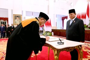 Presiden Prabowo Subianto Menyaksikan Pengucapan Sumpah Sunarto Sebagai Ketua Mahkamah Agung