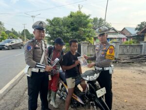 Ops Zebra Krakatau 2024 Sat Lantas Polres Tubaba Bagikan Pamflet