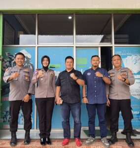 IPTU Olivia Jeniar Chaniagung, S.Tr.K., M.H., Kapolsek Jati Agung Lampung Selatan,Jalin Silaturahmi dan Jaga Kamtibmas Lakukan Kunjungan Ke KSP Sehati Makmur Abadi Jatimulyo.