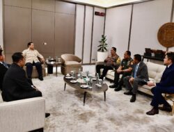 Presiden Prabowo Tiba di Tanah Air dan Langsung Melakukan Rapat Terbatas