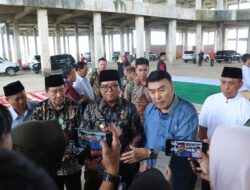 Pj. Gubernur Lampung Ajak Sjachroedin Melihat Perkembangan Masjid Al Hijrah di Kota Baru