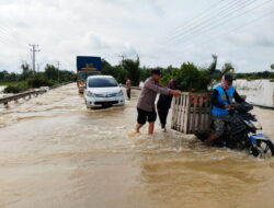 Polres Lampung Tengah Sigap Bantu Warga Terdampak Banjir di Sejumlah Titik Lokasi