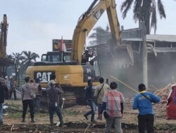 Pengosongan Lahan PTPN VII di Desa Sidosari Berlangsung Kondusif