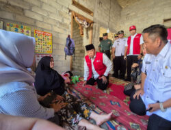 Musibah Angin Puting Beliung Melanda 8 Kecamatan di Lampung Timur, Azwar Hadi Salurkan Bantuan Lewat PMI