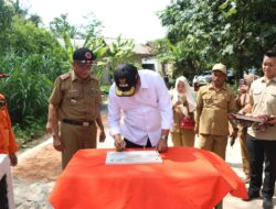 Bupati Musa Ahmad Meresmikan Pembangunan Jembatan Pasca Bencana di Lingkungan 5 Kampung Terbanggi Besar