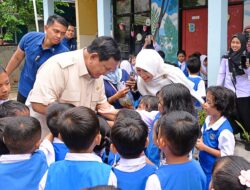 Presiden Prabowo Subianto Meninjau Langsung Pelaksanaan Makan Bergizi Gratis di Jakarta