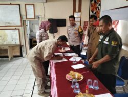 Bhabinkamtibmas Polsek Sumber Jaya Hadiri Musyawarah Penetapan Penerima BLT DD Tahun 2025