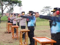 Dalam Upaya Meningkatkan Keterampilan penggunaan Senjata Api, Polres Pringsewu Gelar Latihan Menembak