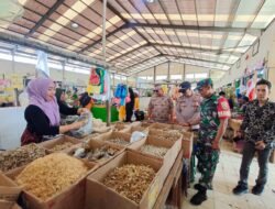 Jelang Ramadhan Polsek Labuhan Ratu Bersama Uspika Cek Ketersediaan dan Harga Sembako di Pasar Tridatu