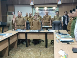 Bupati Lamtim Ela Siti Nuryamah di damping Wakil Bupati Lamtim Azwar Hadi, Menghadiri Forum Konsultasi Publik Rencana Awal RPJMD Kabupaten Lampung Timur