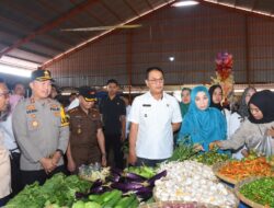 Bupati Tubaba Lakukan Sidak Pasar, Pastikan Ketersediaan dan Stabilitas Harga Bahan Pokok