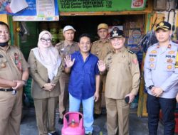 Wakil Bupati Mad Hasnurin Hadir Menjawab Keluhan Masyarakat Terhadap Kelangkaan Gas LPG