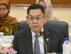 Indeks Harga Saham Gabungan Anjlok, Adies Kadir: DPR Terus Pantau Indikator Ekonomi dan Non Ekonomi