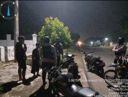 Polres Metro Dan Polsek Jajaran Bubarkan Remaja Yang Berkumpul Hingga Larut Malam