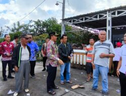 Bupati Lampung Barat Sampaikan Terimakasih dan Apresiasi Penjual Air Deruman Turut Bejibaku Pemadaman Kebakaran di Gunung Sugih