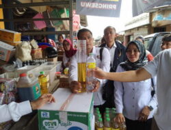 Polres dan Koperindag Pringsewu Monitoring Distribusi dan Harga Sembako di Pasar Sarinongko