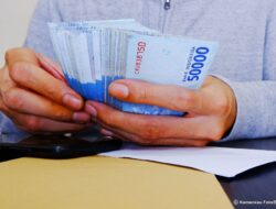 Pemerintah Mulai Salurkan Gaji ke-13 Seluruh Aparat Baik Pusat Maupun Daerah, Dongkrak Daya Beli dan Pertumbuhan Ekonomi