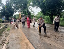 Polsek Padang Cermin Bantu Warga Terdampak Banjir dan Longsor