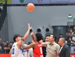 Wakil Menteri Pemuda dan Olahraga Lakukan Tip Off Final DBL Jakarta 2025 di Indonesia Arena