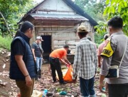Tim Inafis Polres Tanggamus dan Polsek Wonosobo Dibantu Warga, Lakukan Evakuasi Jenazah Pria Ditemukan di Gubuk Kebun