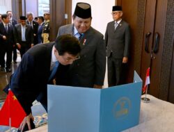 Presiden Prabowo Terima Kunjungan Kehormatan Ketua MPR Republik Rakyat Tiongkok Wang Huning