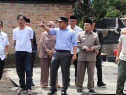 Bupati Parosil Mabsus Tinjau Korban Kebakaran yang Menimpa Salah Satu Warga Pekon Bahway Kecamatan Balik bukit