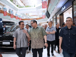 Menteri Perdagangan Budi Santoso Melakukan Kunjungan ke Pondok Indah Mal