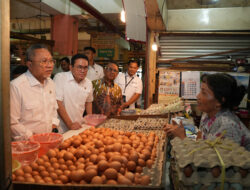 Mendag dan Menko Pangan Tinjau Harga dan Ketersedian Bapok di Pasar Kramat Jati
